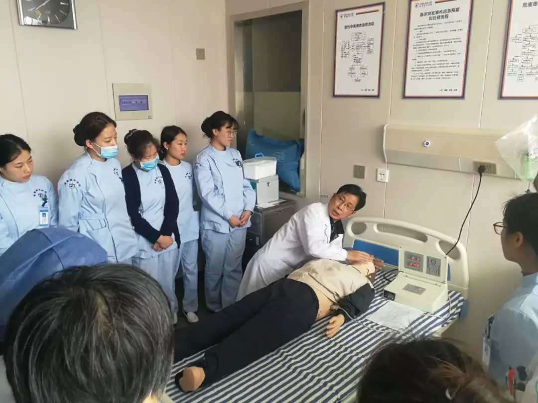 【点亮“心”希望】我院举办心肺复苏专题培训活动